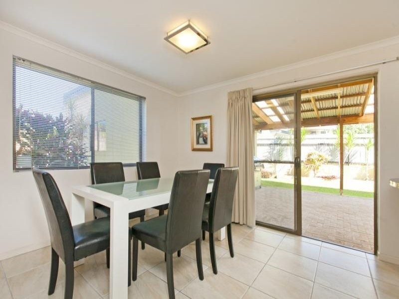 15 Eynsford Street, Carindale QLD 4152