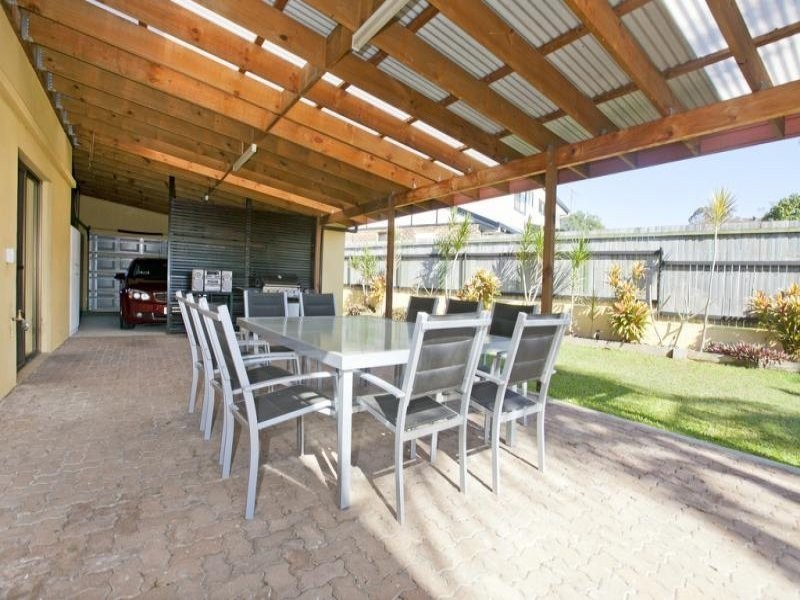 15 Eynsford Street, Carindale QLD 4152