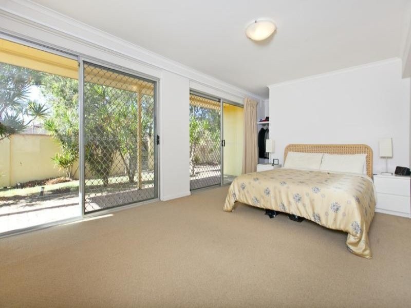 15 Eynsford Street, Carindale QLD 4152