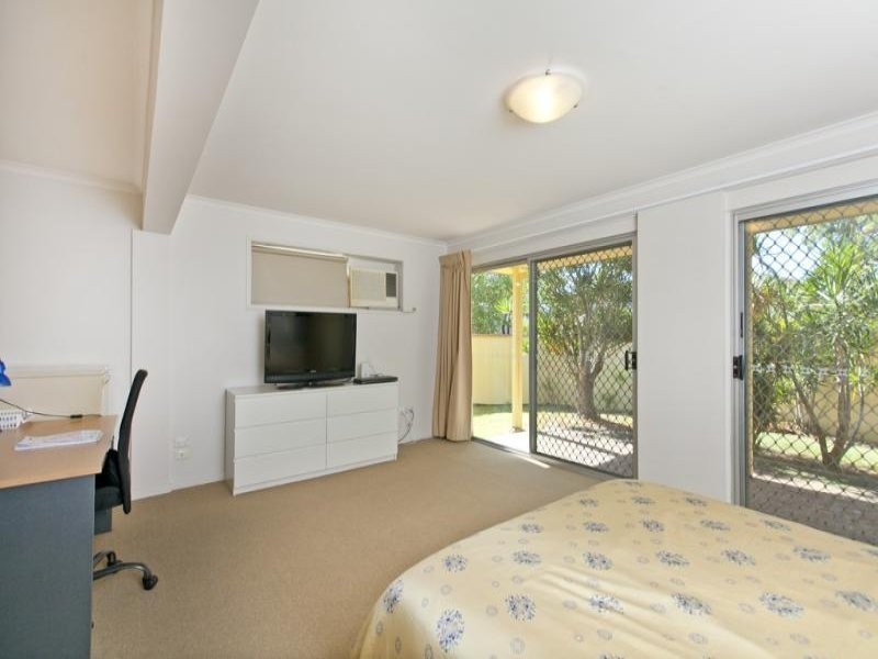 15 Eynsford Street, Carindale QLD 4152