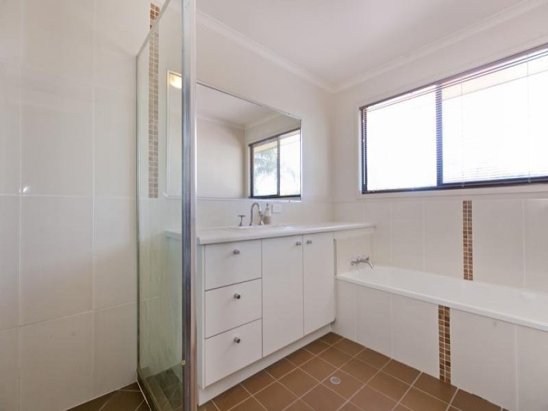 15 Eynsford Street, Carindale QLD 4152