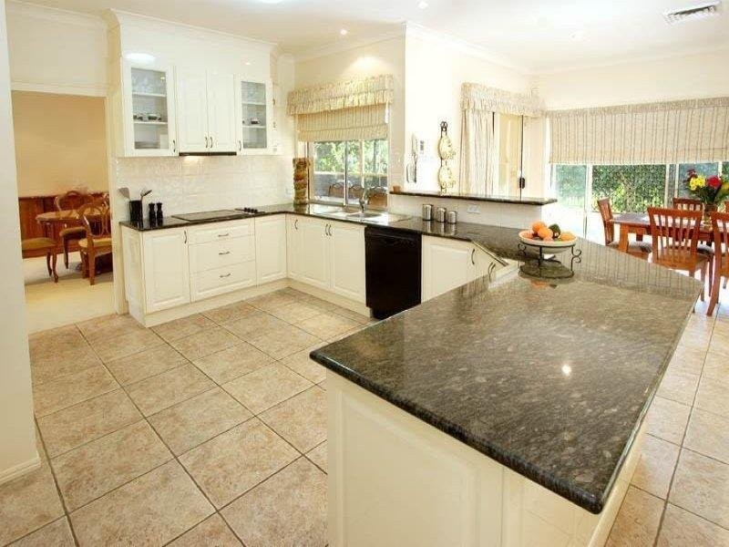 12 Oppermann Place, Carindale QLD 4152