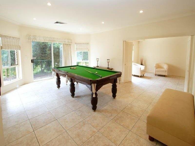 12 Oppermann Place, Carindale QLD 4152