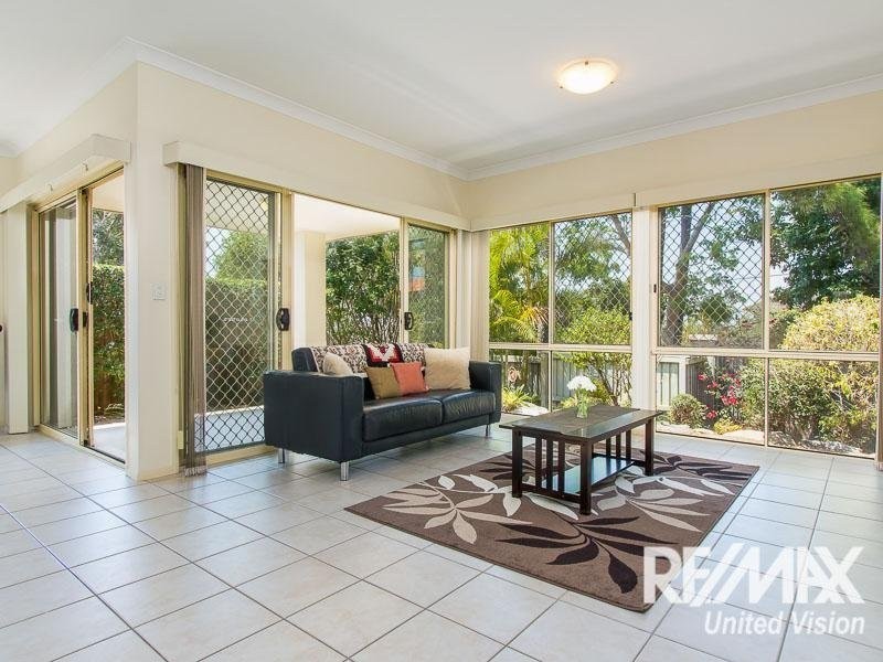19 Oleander Place, Carindale QLD 4152