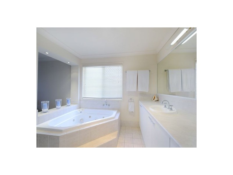 13 Pembridge Pl, Carindale QLD 4152