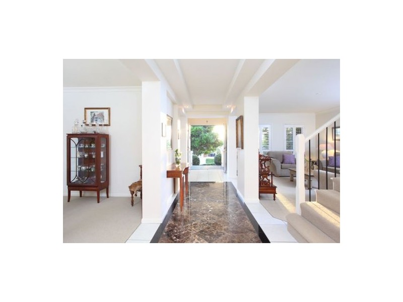 15 Highbury Close, Carindale QLD 4152