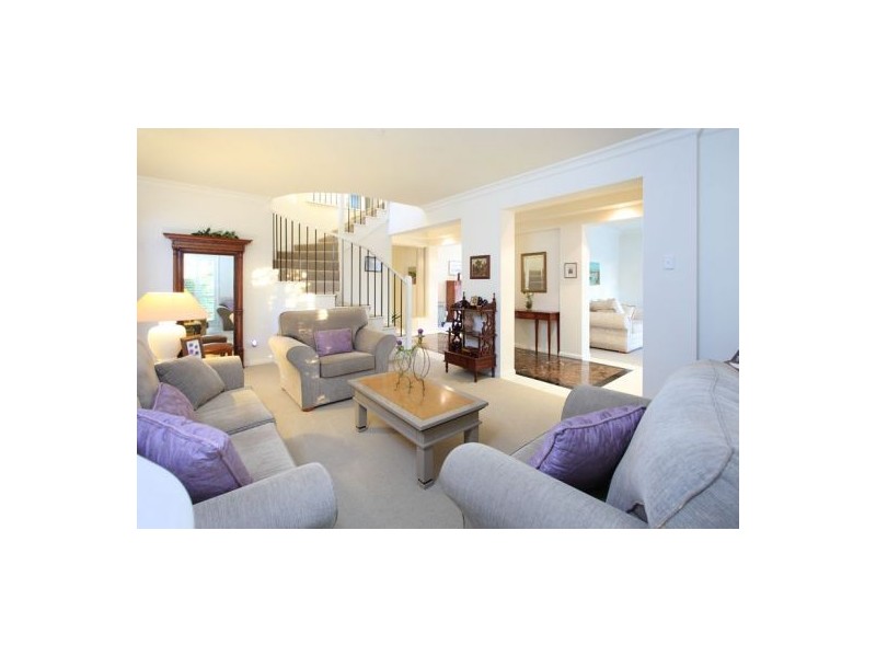 15 Highbury Close, Carindale QLD 4152