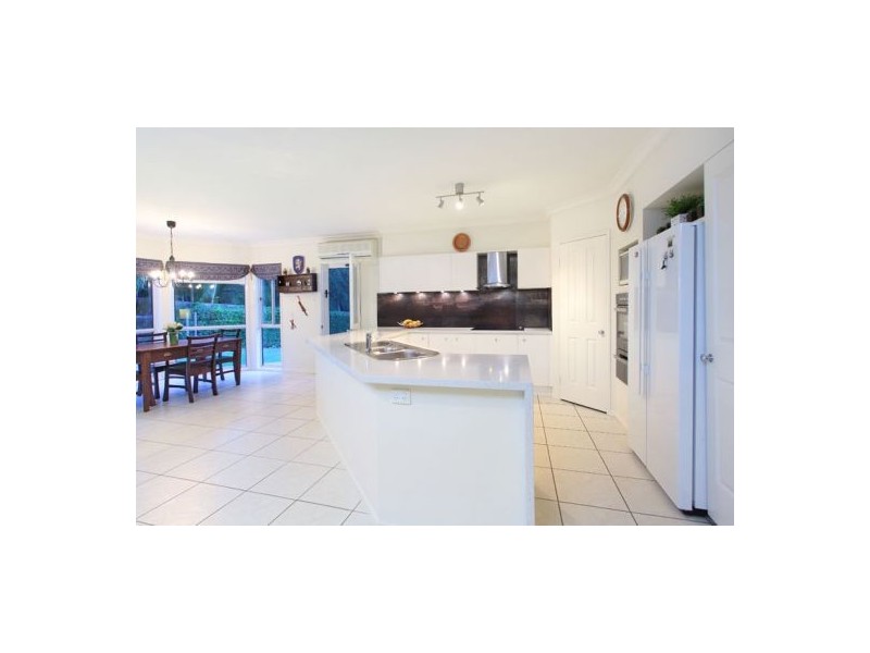 15 Highbury Close, Carindale QLD 4152