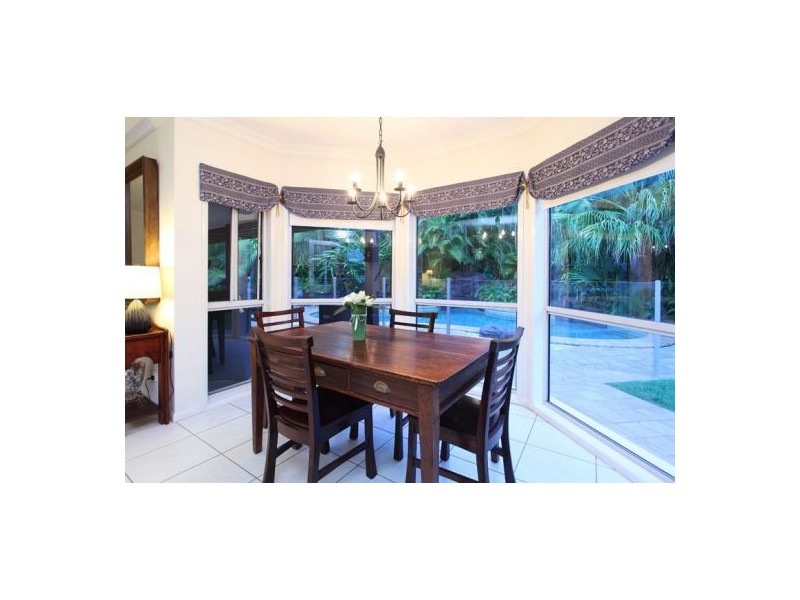 15 Highbury Close, Carindale QLD 4152