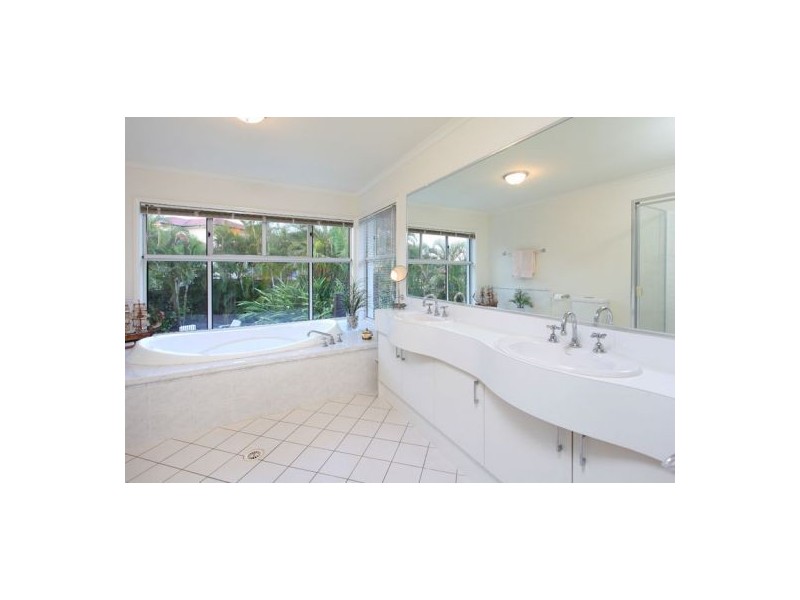 15 Highbury Close, Carindale QLD 4152