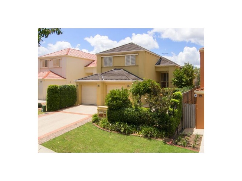 52 Flame Tree Crescent, Carindale QLD 4152