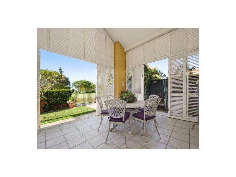 52 Flame Tree Crescent, Carindale QLD 4152