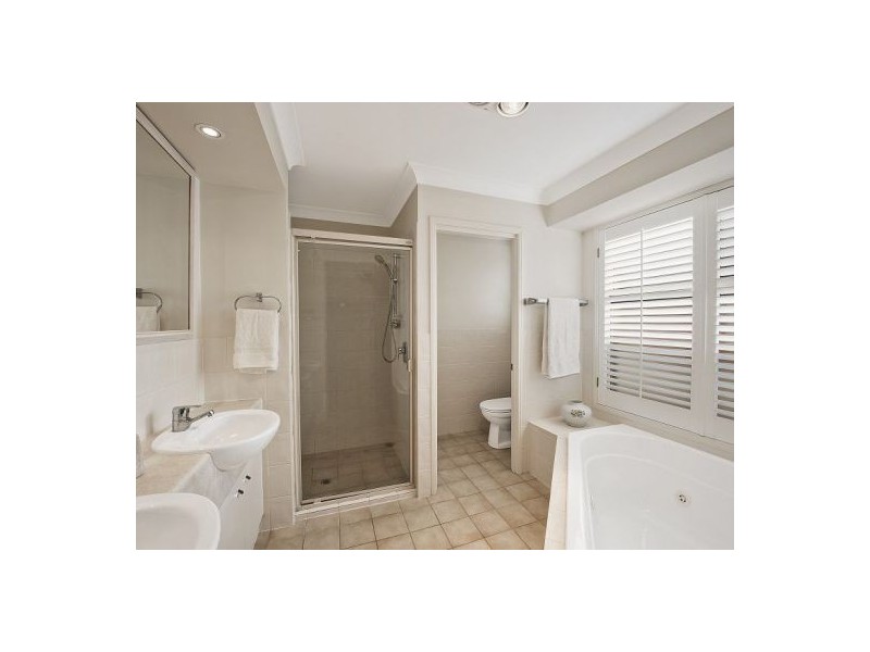 52 Flame Tree Crescent, Carindale QLD 4152