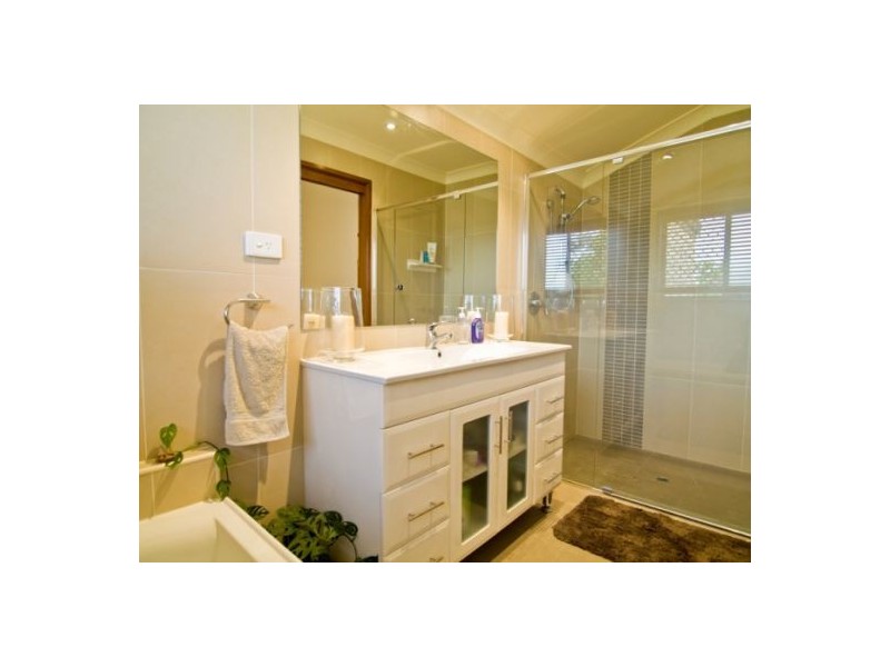 85 Scrub Road, Carindale QLD 4152