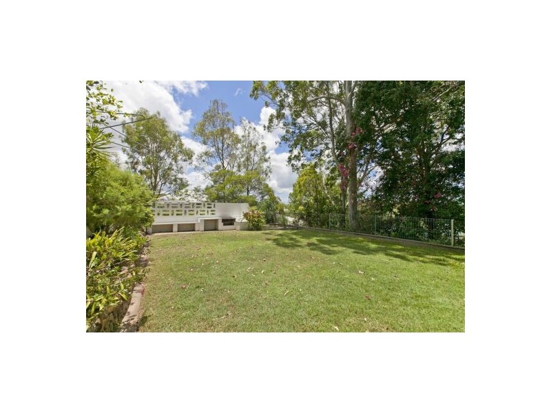 16 Burchell St, Carina QLD 4152