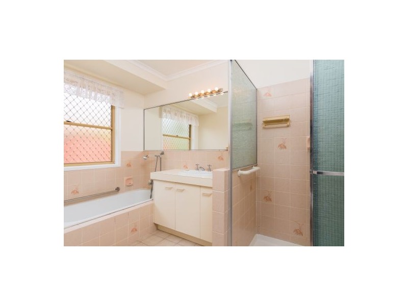 6 Baynes Street, Carindale QLD 4152