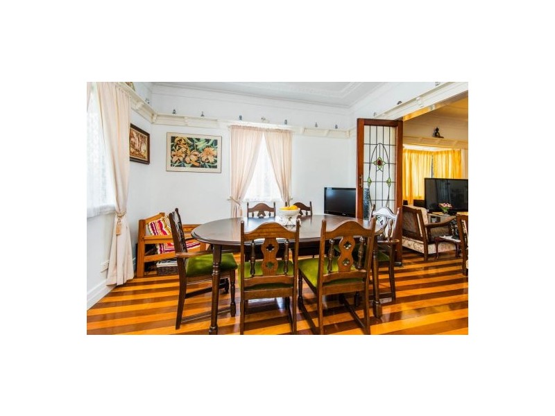 40 Crown Street, Holland Park West QLD 4121