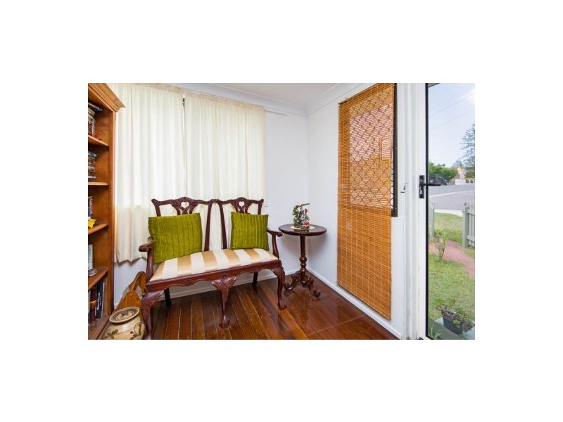 40 Crown Street, Holland Park West QLD 4121