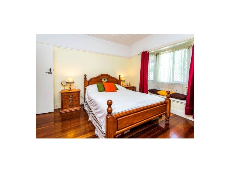 40 Crown Street, Holland Park West QLD 4121