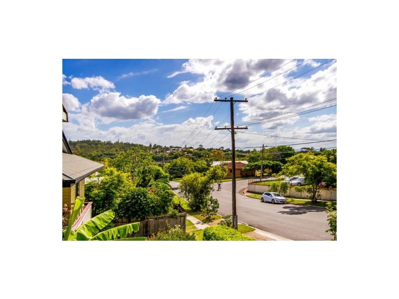 40 Crown Street, Holland Park West QLD 4121