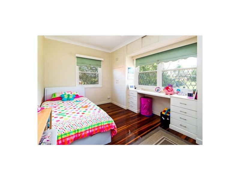 49 Doughty Avenue, Holland Park West QLD 4121