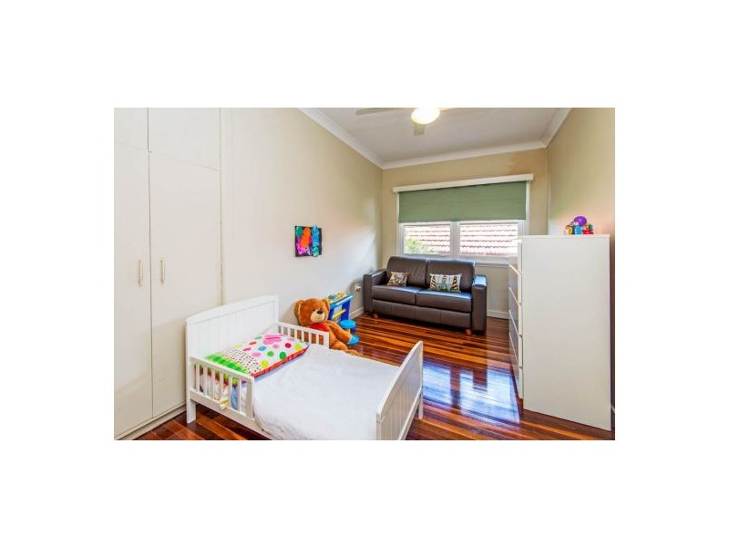 49 Doughty Avenue, Holland Park West QLD 4121