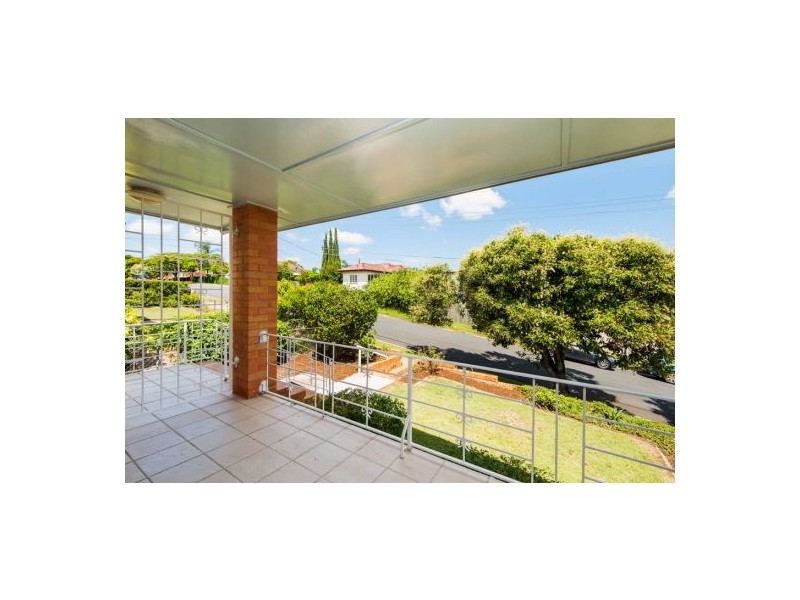 49 Doughty Avenue, Holland Park West QLD 4121