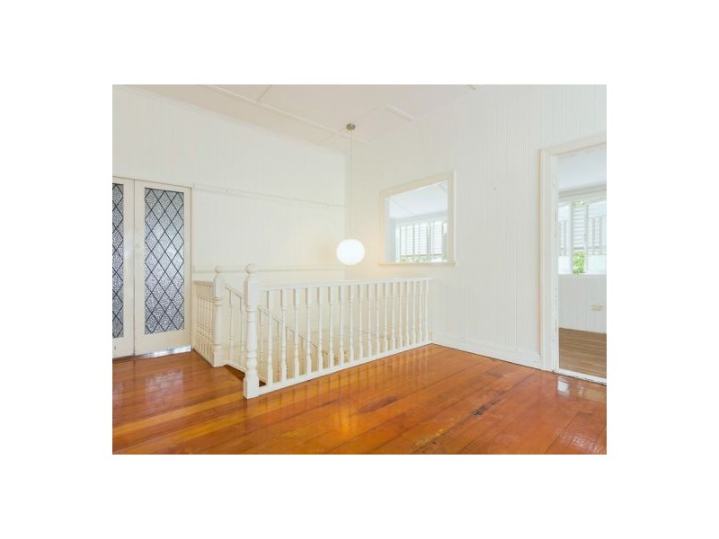 22 Beatrice Street, Bardon QLD 4065