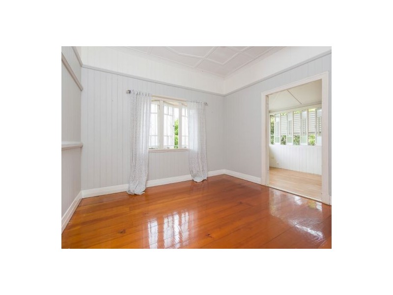 22 Beatrice Street, Bardon QLD 4065