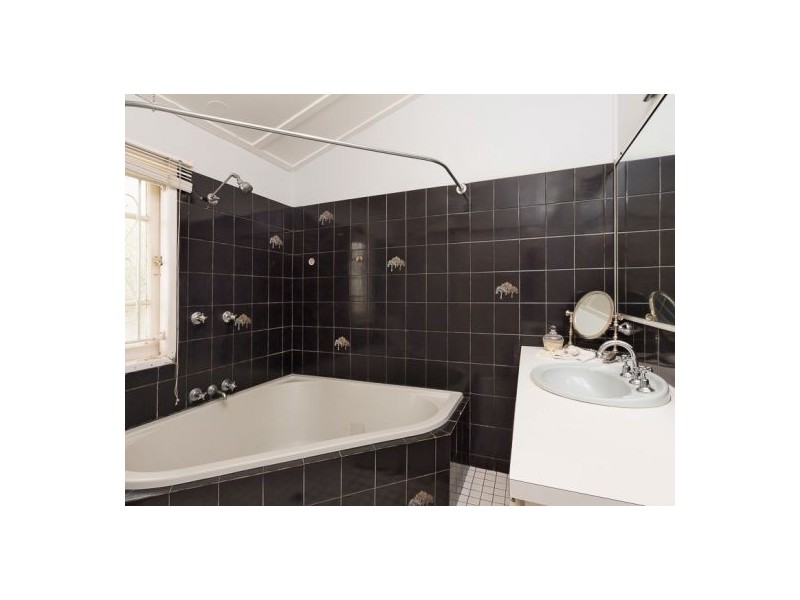 22 Beatrice Street, Bardon QLD 4065