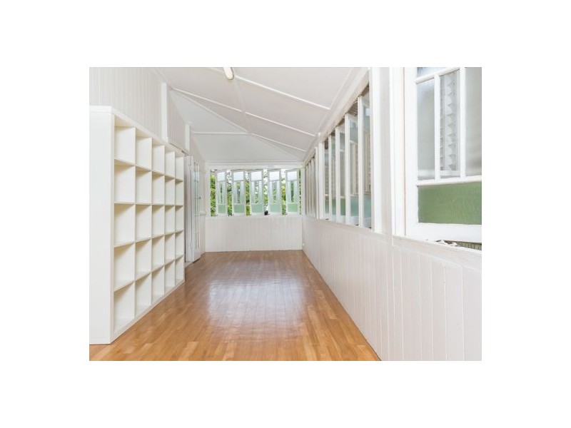 22 Beatrice Street, Bardon QLD 4065