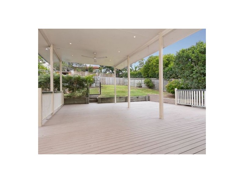 22 Beatrice Street, Bardon QLD 4065