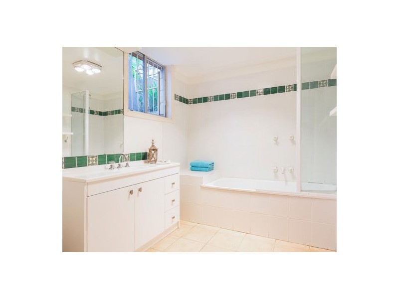 22 Beatrice Street, Bardon QLD 4065