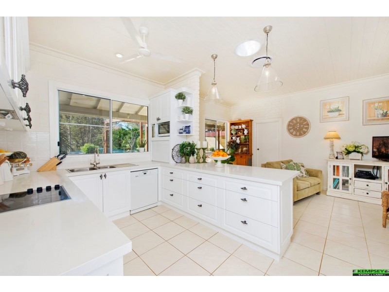 27 Hillview Dr, Aldavilla NSW 2440