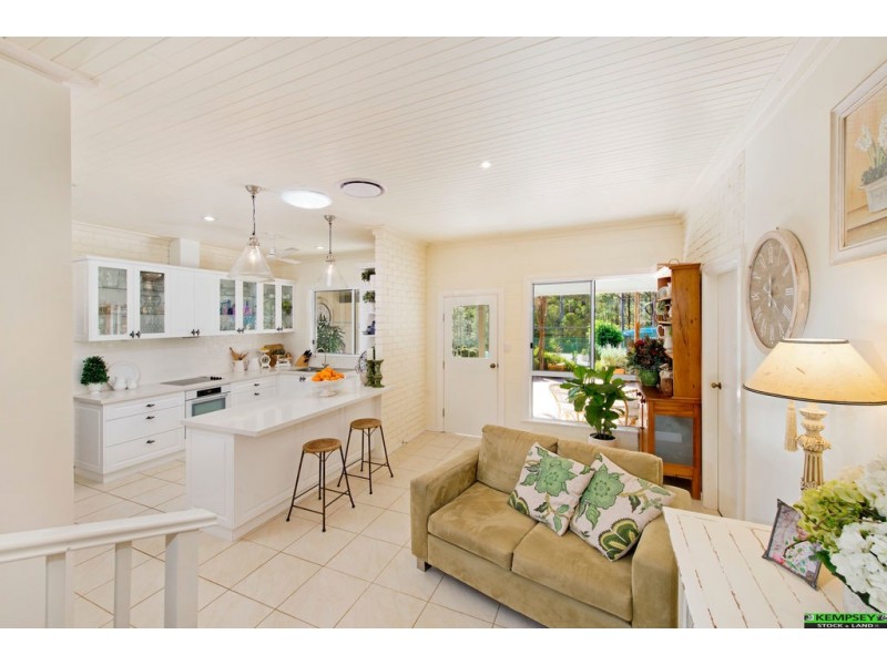 27 Hillview Dr, Aldavilla NSW 2440