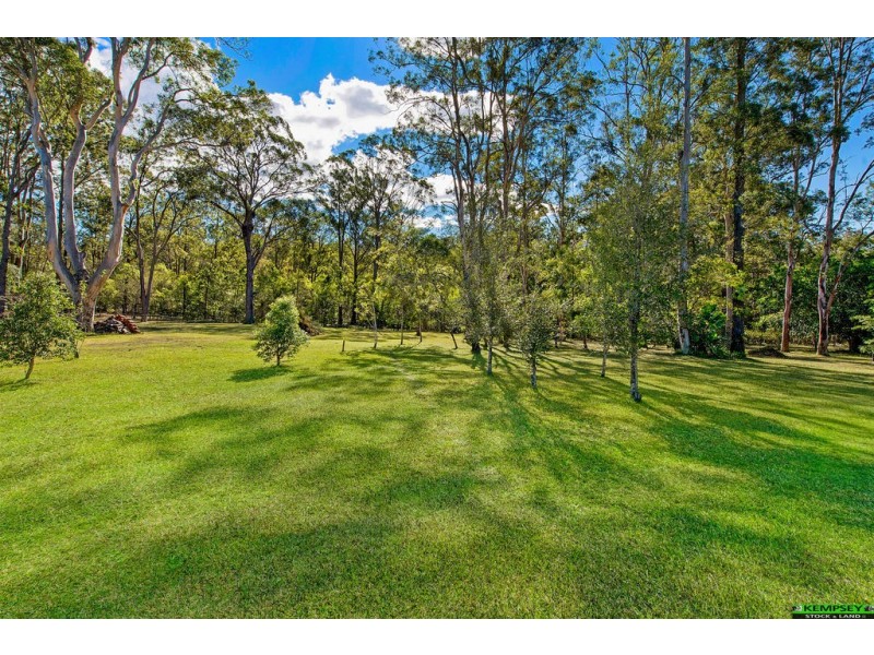 27 Hillview Dr, Aldavilla NSW 2440