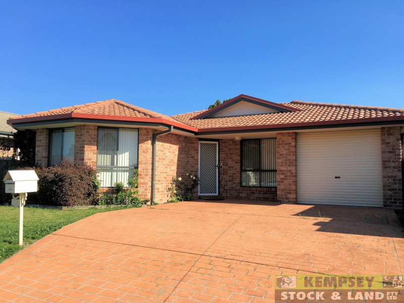 12 Bert Dyson Pl, West Kempsey NSW 2440