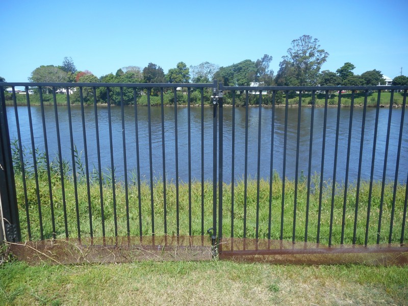 15 Russell Ave, Smithtown NSW 2440
