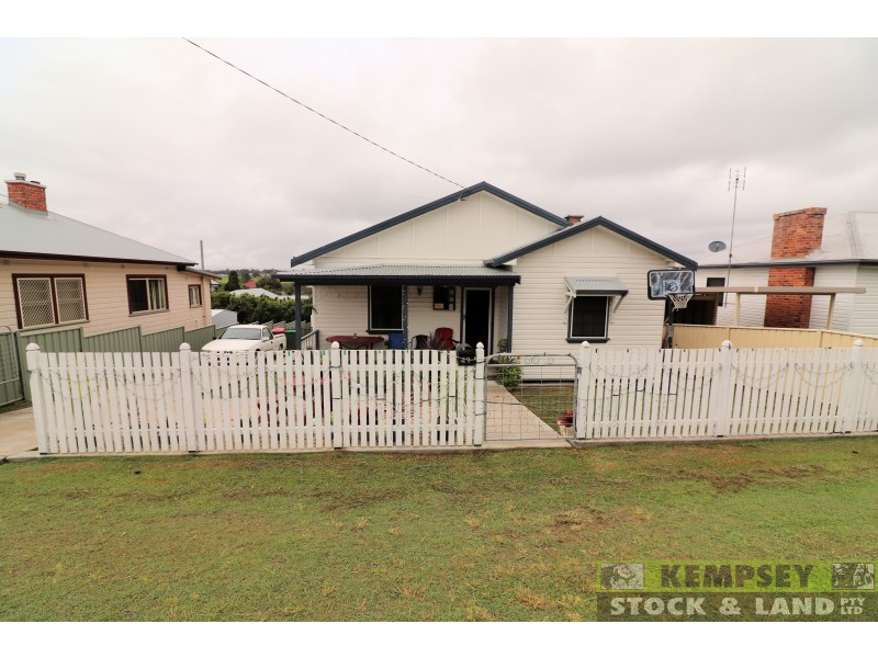 49 Clarence Ryan Ave, West Kempsey NSW 2440