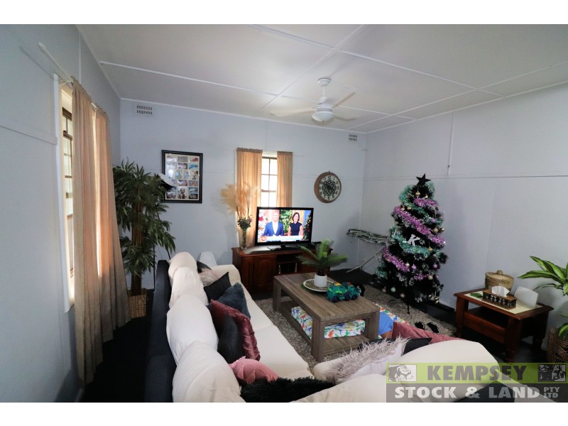 49 Clarence Ryan Ave, West Kempsey NSW 2440