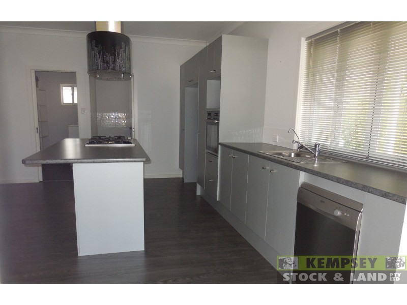 12 Haven Cres, Yarravel NSW 2440