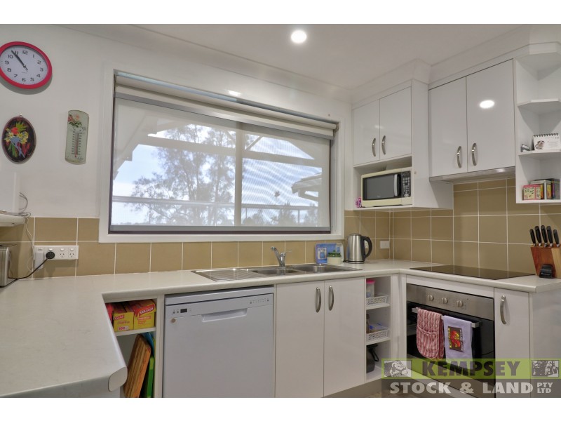 20 Mitchell Ave, West Kempsey NSW 2440