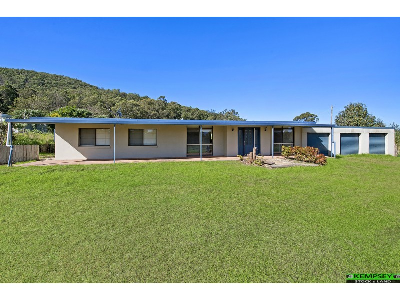 880 Armidale Rd, Skillion Flat NSW 2440