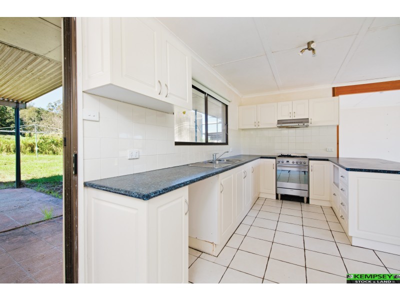 880 Armidale Rd, Skillion Flat NSW 2440