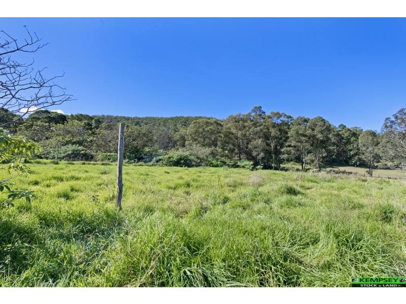 880 Armidale Rd, Skillion Flat NSW 2440