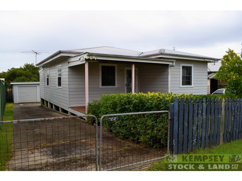32 Polwood St, West Kempsey NSW 2440