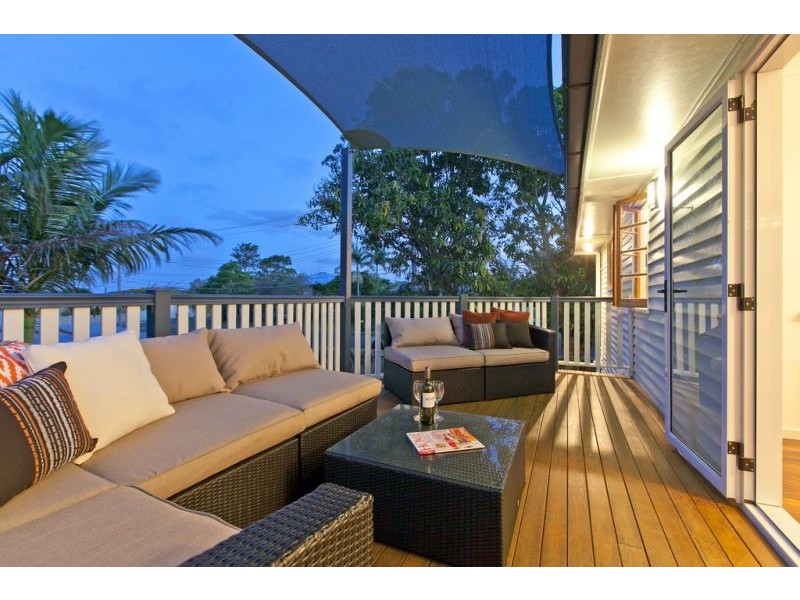 9 Adrian St, Manly West QLD 4179