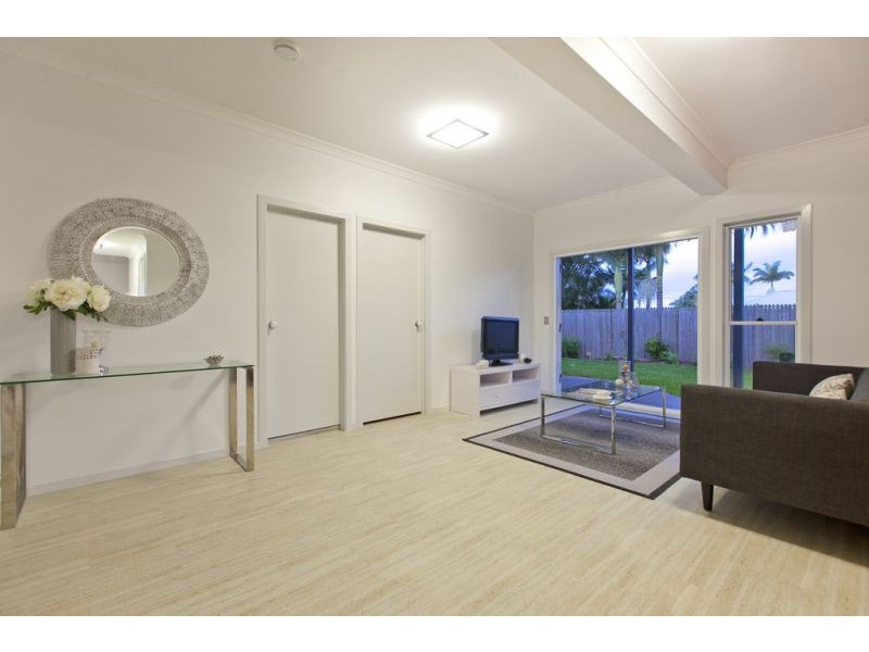 9 Adrian St, Manly West QLD 4179