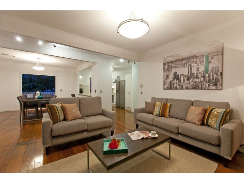 9 Adrian St, Manly West QLD 4179