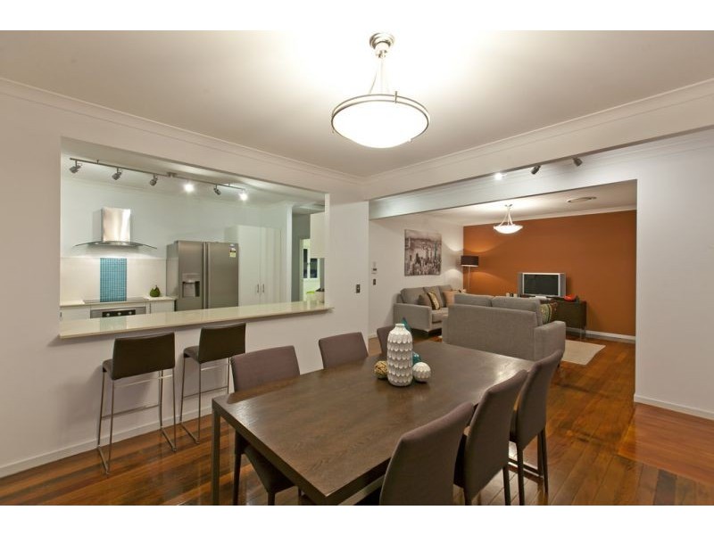 9 Adrian St, Manly West QLD 4179